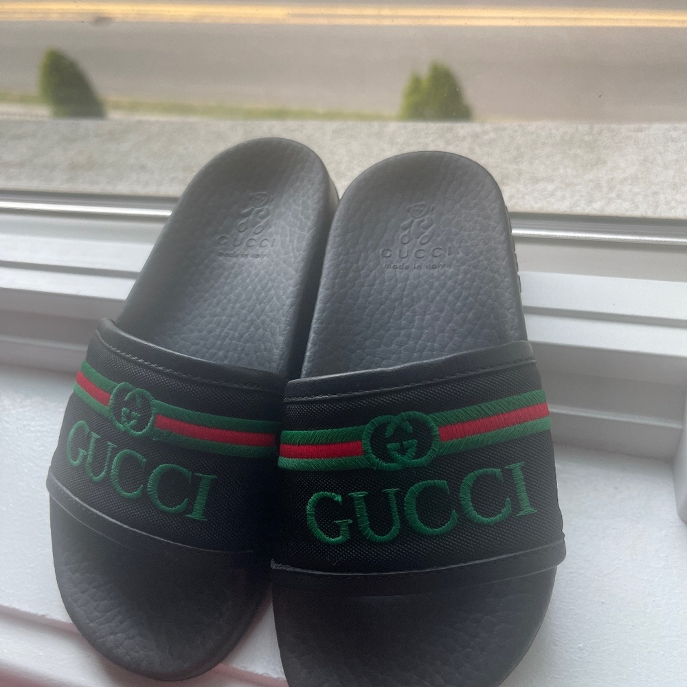 Toddler boys Gucci black slides
